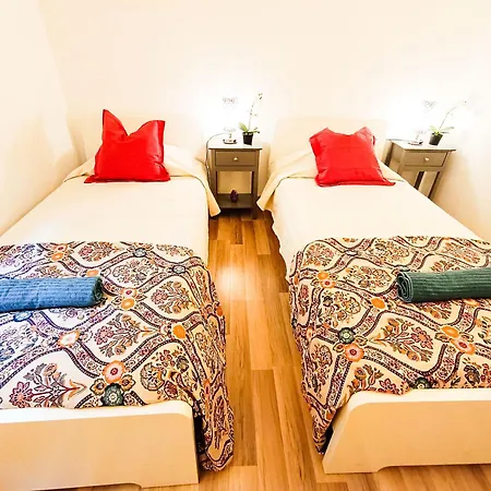 Hostel Barcelonea - By La Rambla